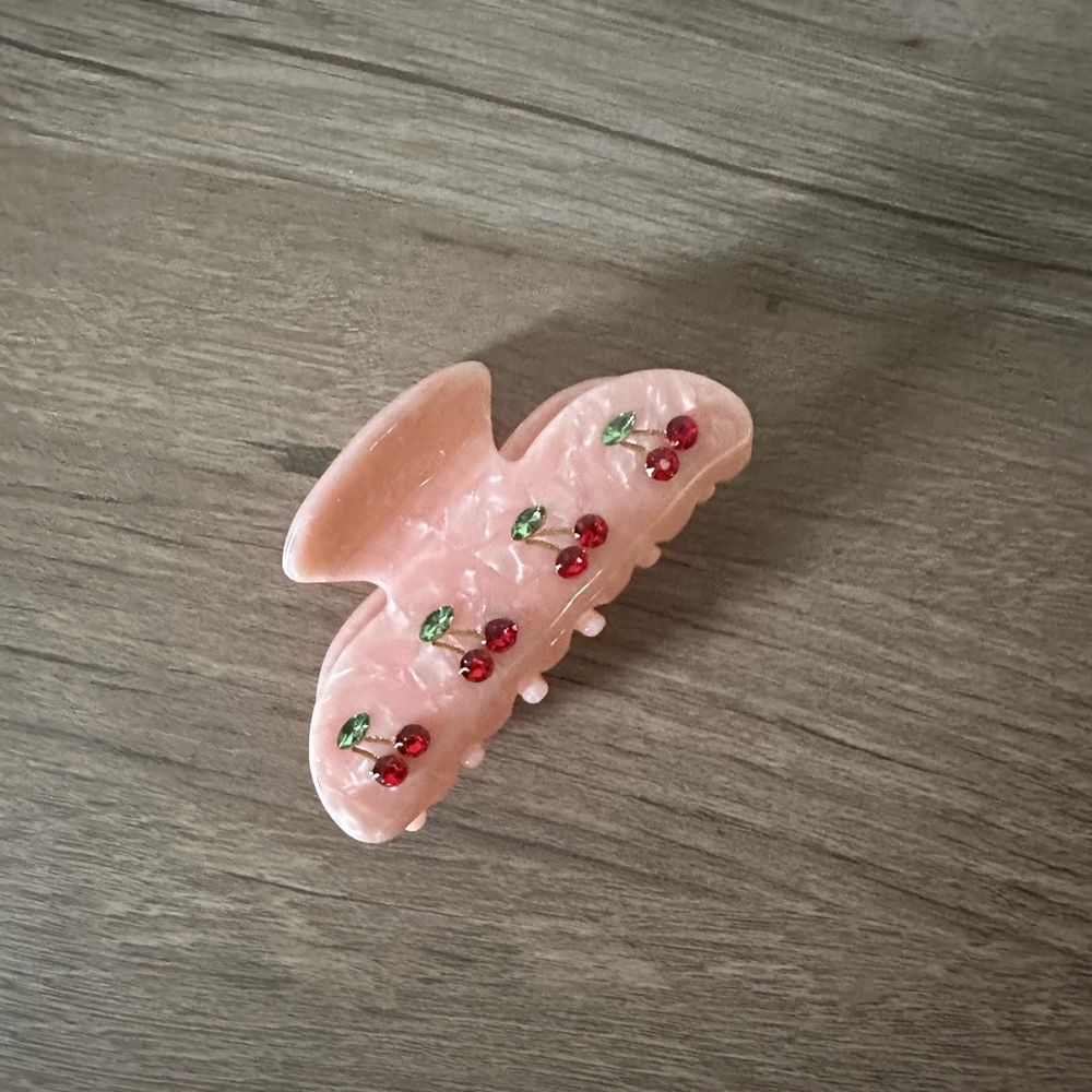 Cherry claw clip
